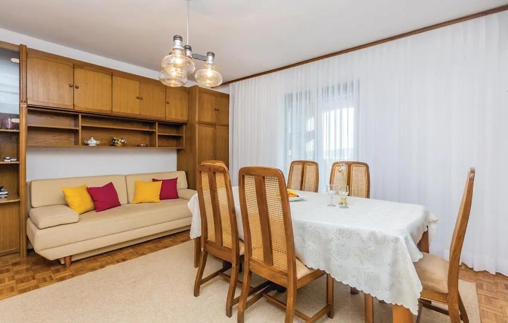 Apartments Vesna Pinezici  0*, Pinezici (Krk)