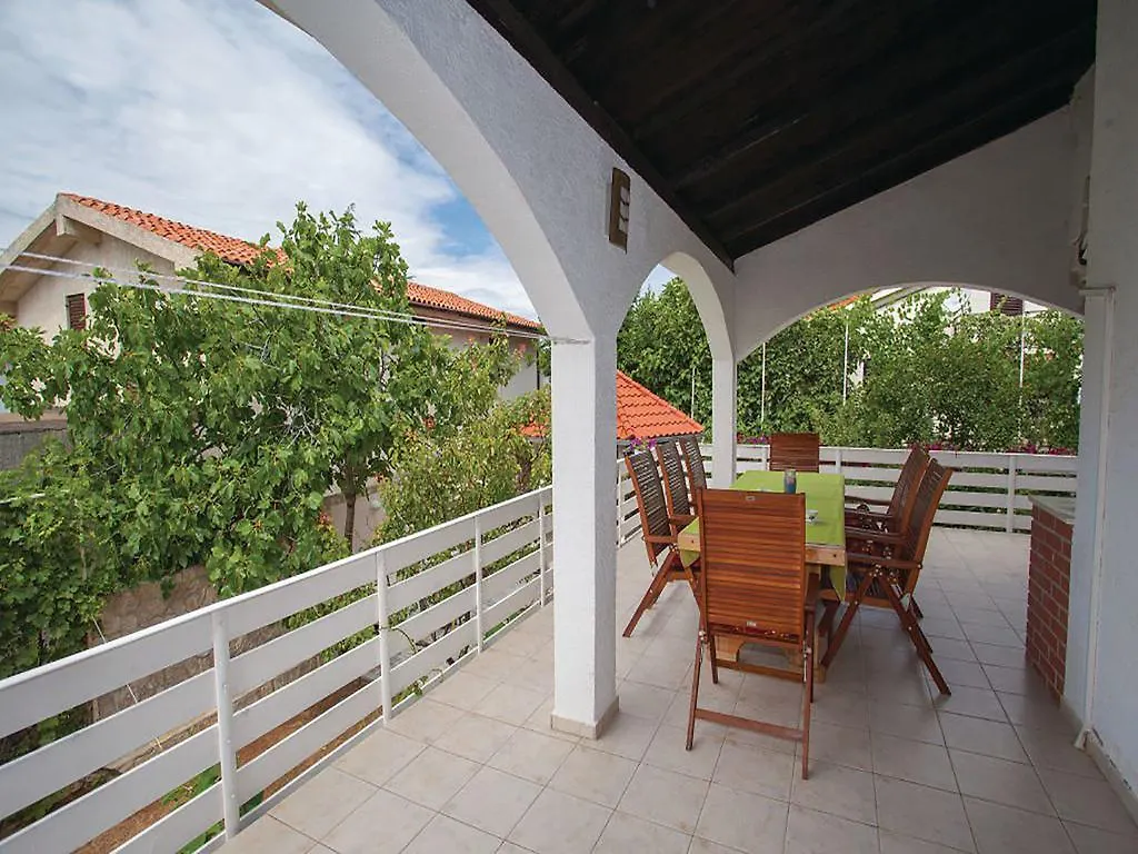 Apartments Vesna Pinezici  0*, Pinezici (Krk)