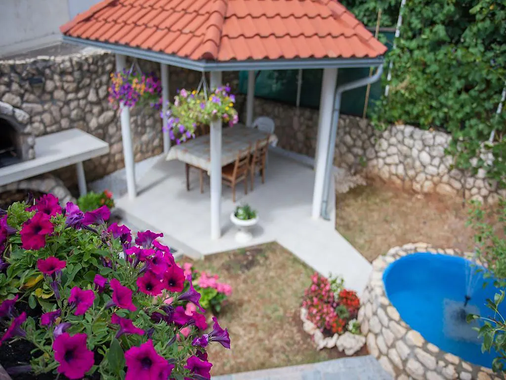 Apartments Vesna Pinezici  0*, Pinezici (Krk) Croatia